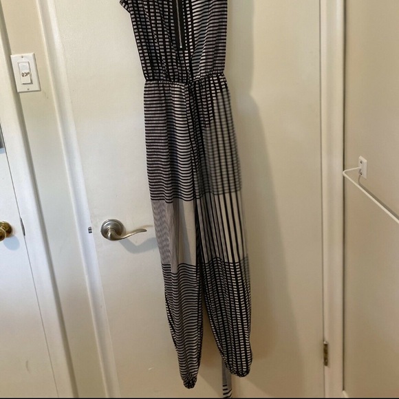 Zoé Black and White Jumpsuit - Picture 2 of 6